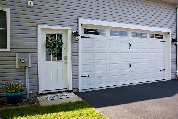 24/7 Emergency Garage Door Panel Replacement experts in Silver Lake, NC